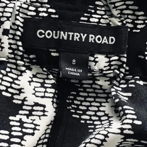 COUNTRY ROAD size 8/10 black and white shorts with tie belt and elastic waist - Picture 7 of 8